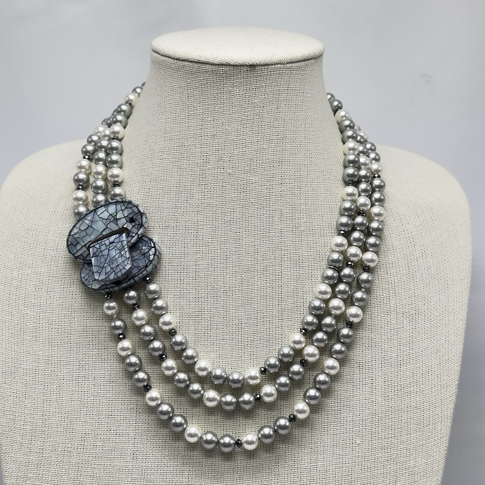Vintage Faux Glass Pearl Necklace Mother of Pearl Inlay Clasp 3-Strands Grays